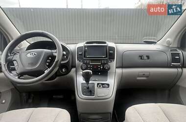 Минивэн Kia Carnival 2006 в 