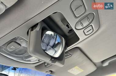 Минивэн Kia Carnival 2006 в 