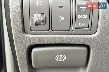 Минивэн Kia Carnival 2006 в 