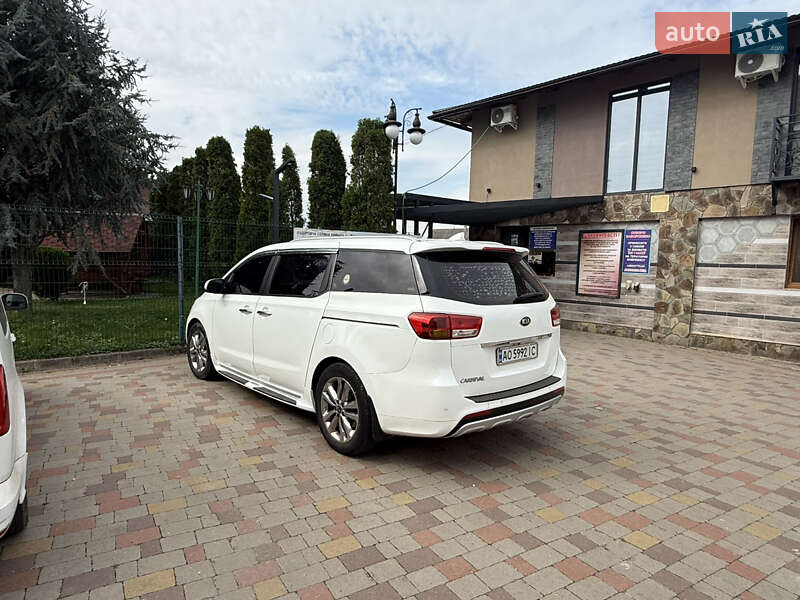 Минивэн Kia Carnival 2015 в Чопе фото Минивэн Kia Carnival 2015 в Чопе