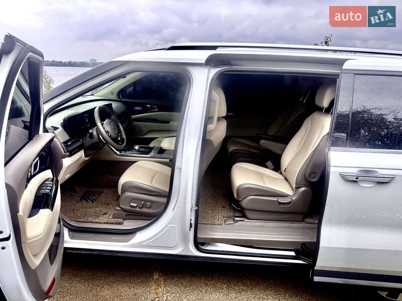 Мінівен Kia Carnival 2021 в Києві