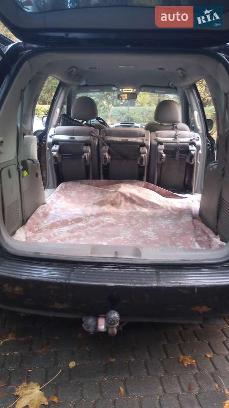 Минивэн Kia Carnival 2006 в Львове