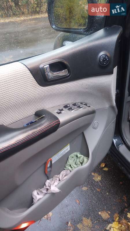 Минивэн Kia Carnival 2006 в Львове