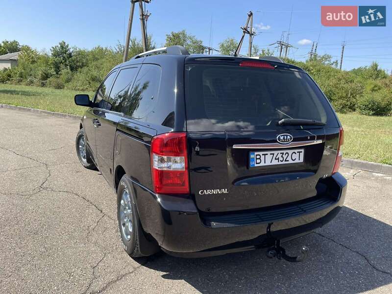 Минивэн Kia Carnival 2008 в Виноградове