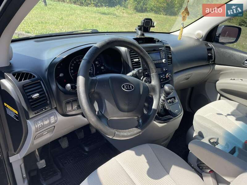 Минивэн Kia Carnival 2008 в Виноградове