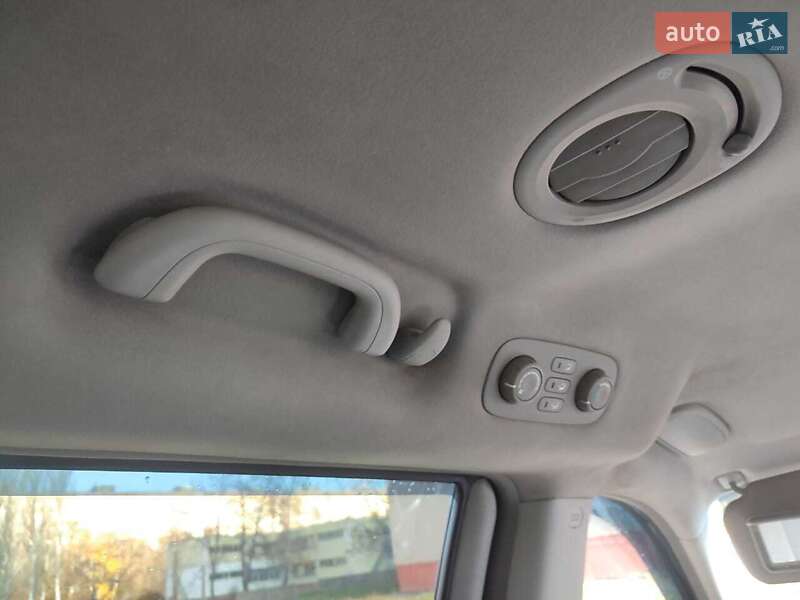 Минивэн Kia Carnival 2007 в Краматорске