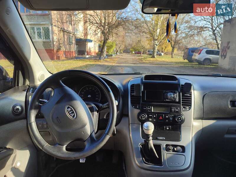 Минивэн Kia Carnival 2007 в Краматорске