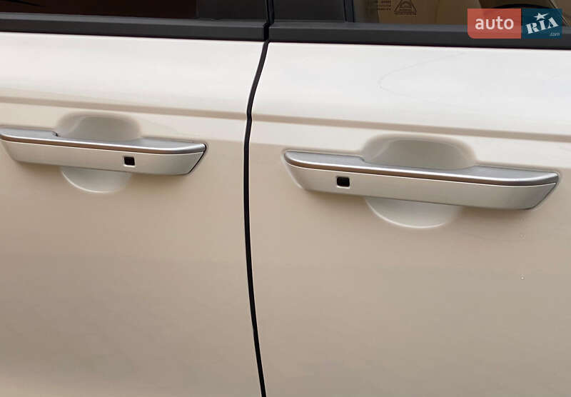 Минивэн Kia Carnival 2021 в Ровно