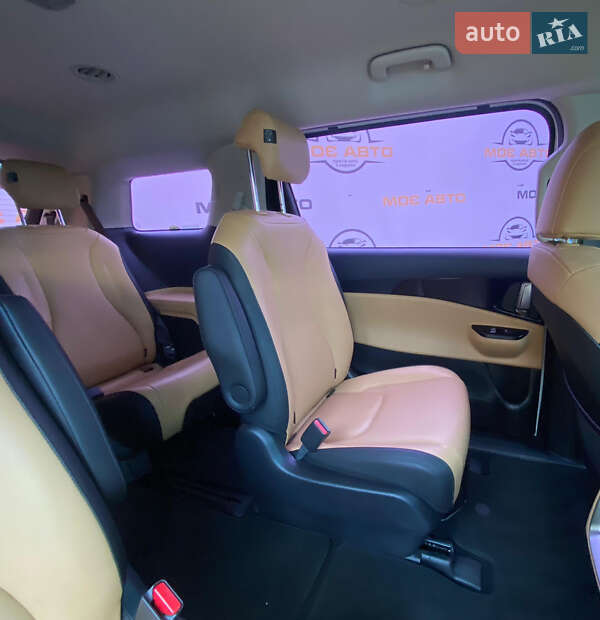 Минивэн Kia Carnival 2021 в Ровно