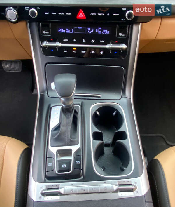 Минивэн Kia Carnival 2021 в Ровно