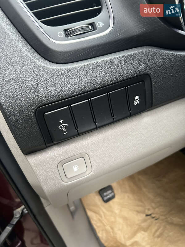 Мінівен Kia Carnival 2019 в Одесі