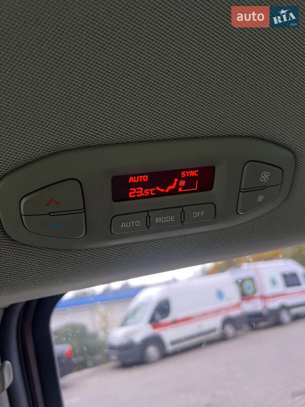 Мінівен Kia Carnival 2019 в Одесі