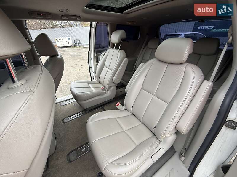 Минивэн Kia Carnival 2016 в Киеве фото 47 Минивэн Kia Carnival 2016 в Киеве