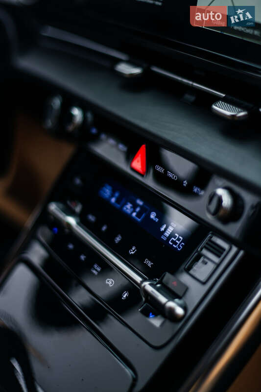 Минивэн Kia Carnival 2021 в Ровно