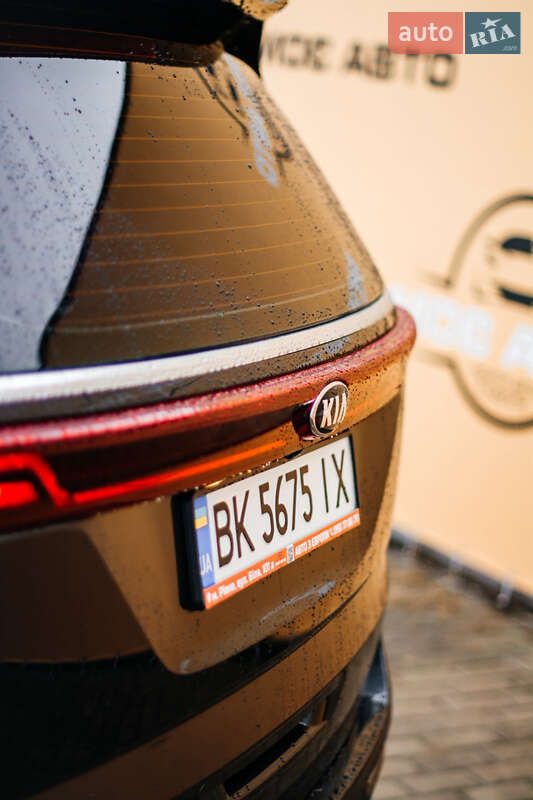 Минивэн Kia Carnival 2021 в Ровно