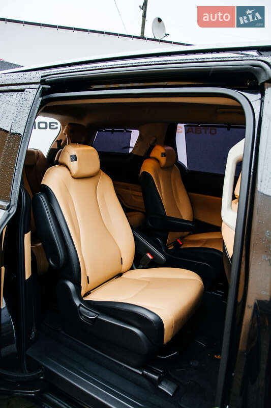 Минивэн Kia Carnival 2021 в Ровно