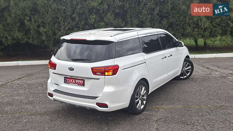 Минивэн Kia Carnival 2019 в Киеве