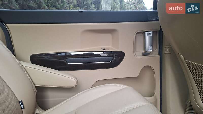 Минивэн Kia Carnival 2019 в Киеве