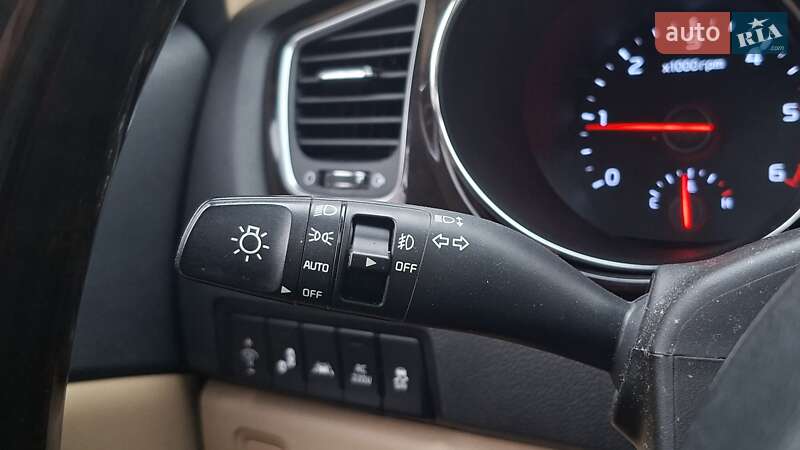 Минивэн Kia Carnival 2019 в Киеве