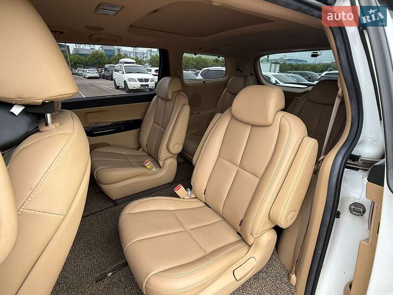 Минивэн Kia Carnival 2019 в Киеве