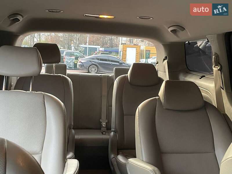Минивэн Kia Carnival 2014 в Киеве