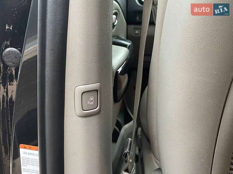 Минивэн Kia Carnival 2014 в Киеве