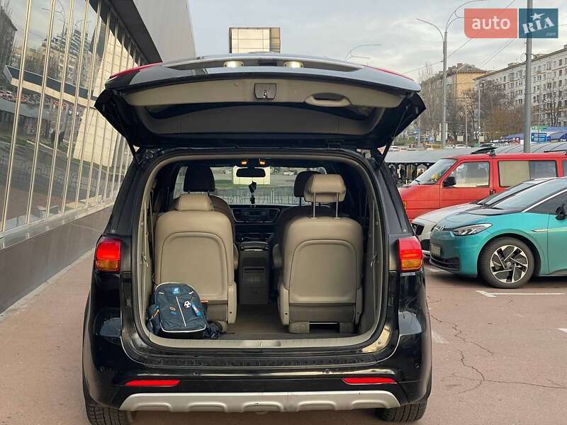 Минивэн Kia Carnival 2014 в Киеве