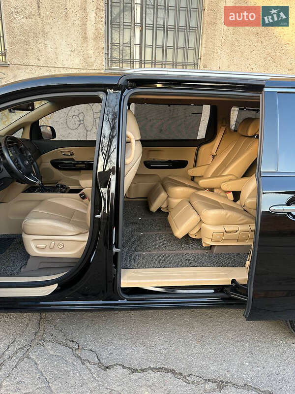 Минивэн Kia Carnival 2017 в Одессе