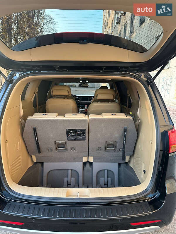 Минивэн Kia Carnival 2017 в Одессе