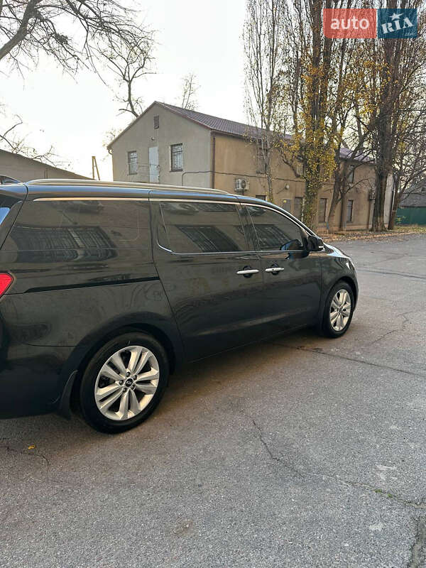 Минивэн Kia Carnival 2017 в Одессе