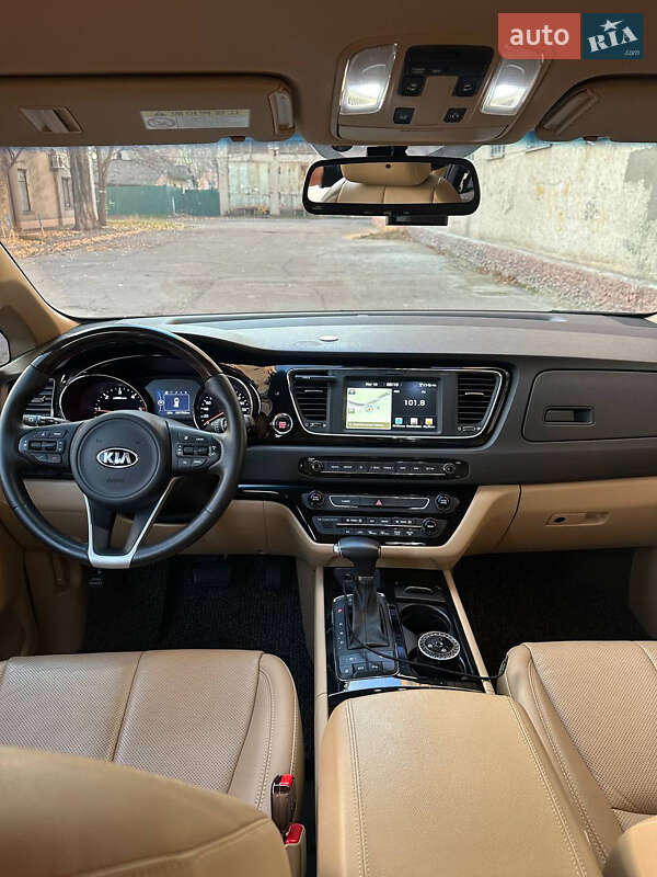Минивэн Kia Carnival 2017 в Одессе