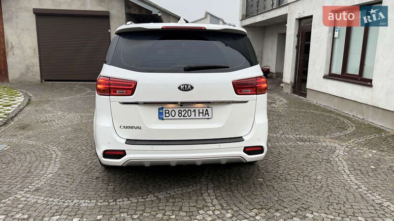 Минивэн Kia Carnival 2018 в Тернополе