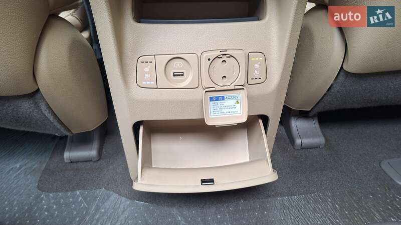 Минивэн Kia Carnival 2019 в Киеве