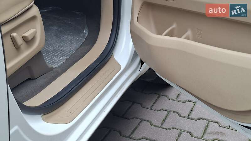 Минивэн Kia Carnival 2019 в Киеве