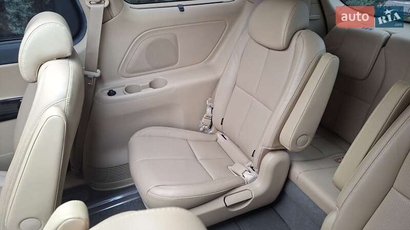 Минивэн Kia Carnival 2019 в Киеве