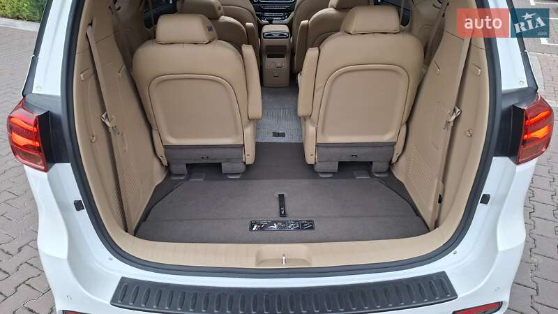 Минивэн Kia Carnival 2019 в Киеве