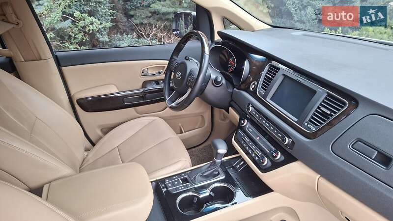 Минивэн Kia Carnival 2019 в Киеве