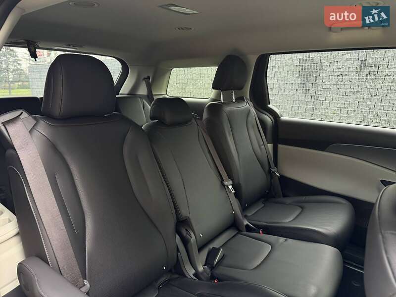 Минивэн Kia Carnival 2023 в Луцке