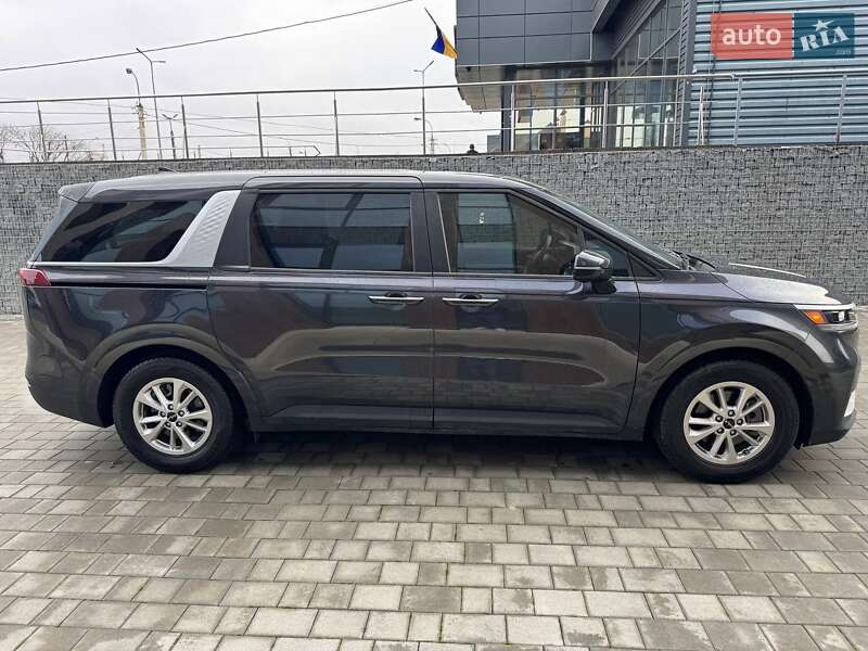 Минивэн Kia Carnival 2023 в Луцке
