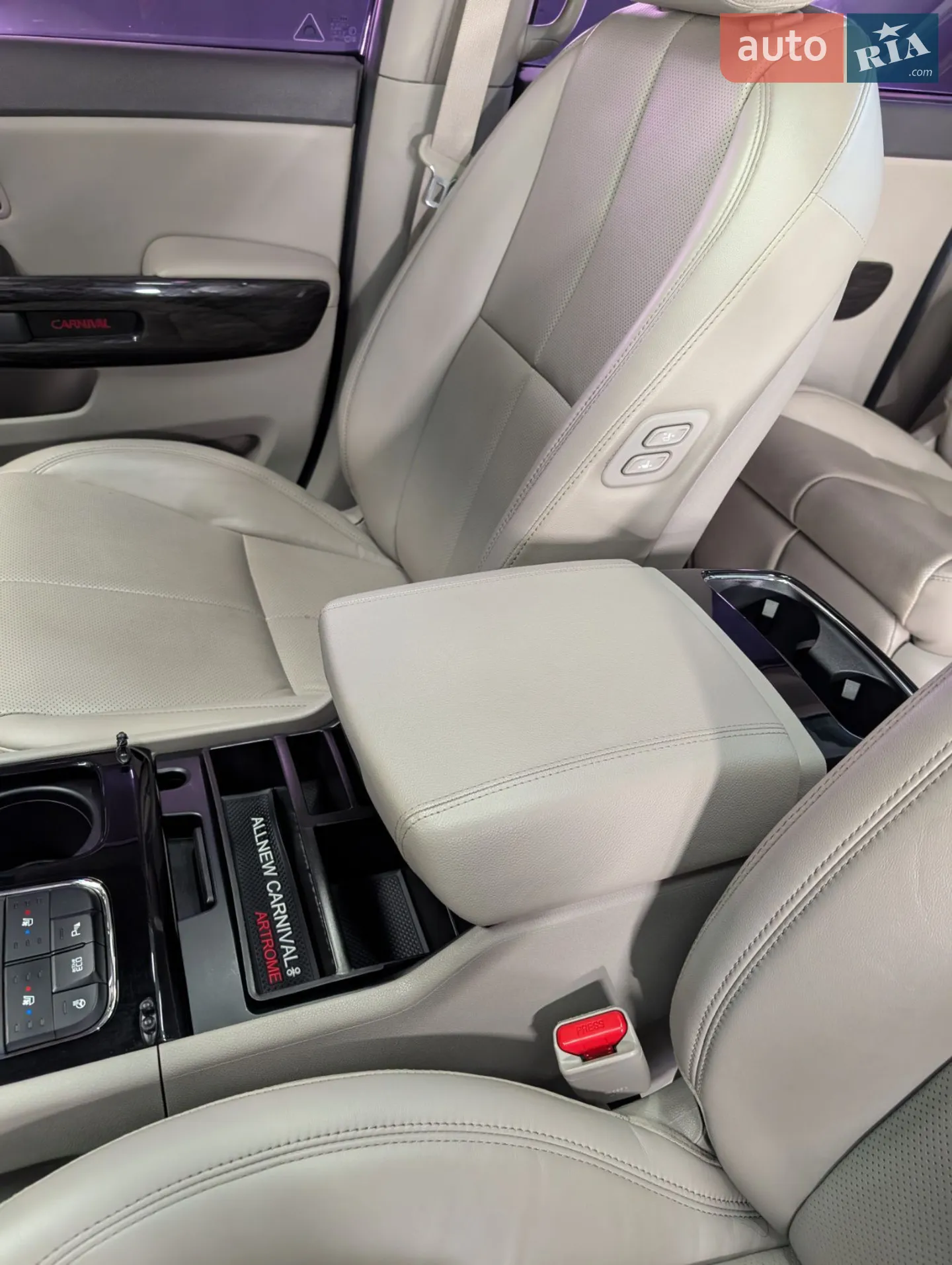 2017 Kia Carnival - мініатюра 21
