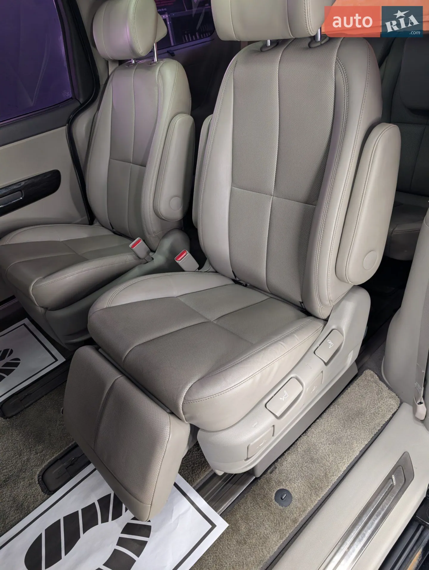 2017 Kia Carnival - мініатюра 26