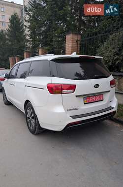 Мінівен Kia Carnival 2016 в Тернополі