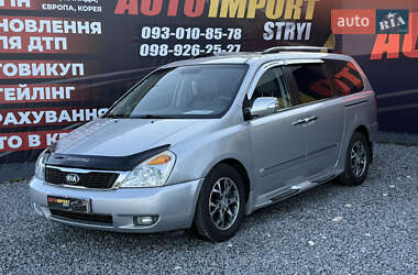 Мінівен Kia Carnival 2014 в Стрию