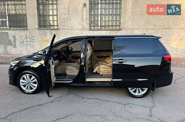 Минивэн Kia Carnival 2017 в Одессе