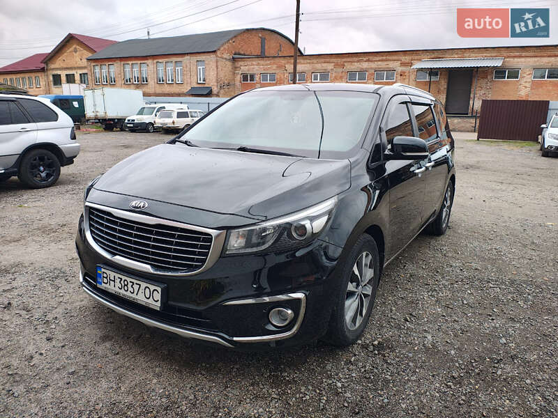 Мінівен Kia Carnival 2016 в Лубнах