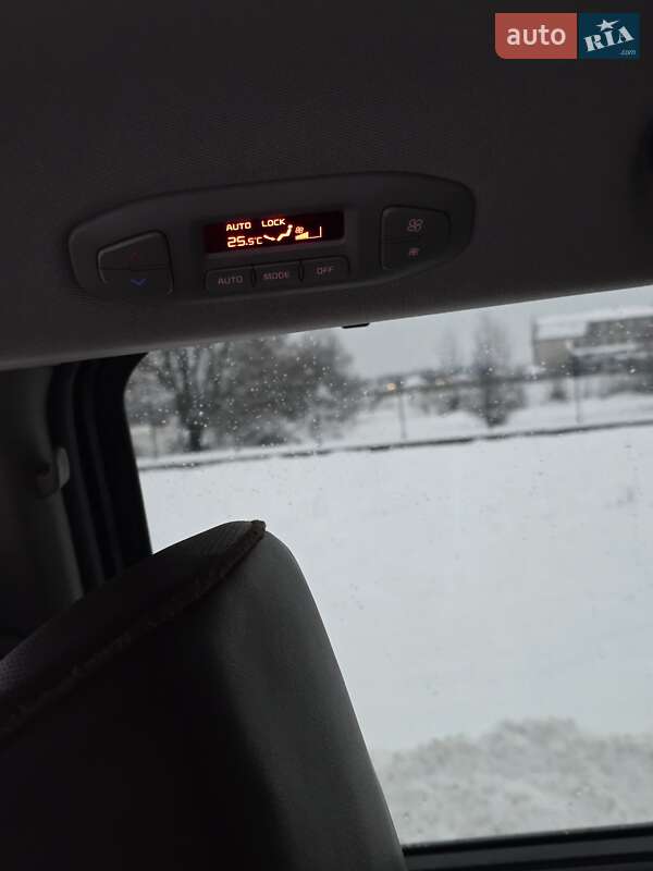 Минивэн Kia Carnival 2014 в Тячеве фото 10 Минивэн Kia Carnival 2014 в Тячеве