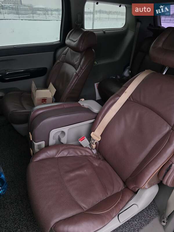 Минивэн Kia Carnival 2014 в Тячеве фото 12 Минивэн Kia Carnival 2014 в Тячеве
