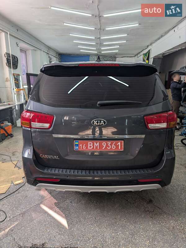 Минивэн Kia Carnival 2016 в Тернополе