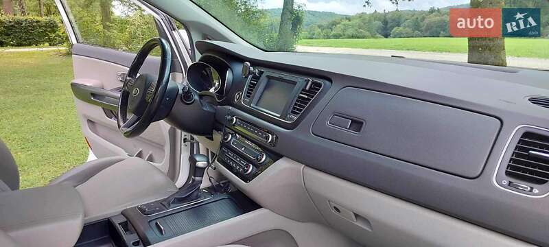 Минивэн Kia Carnival 2016 в Ивано-Франковске