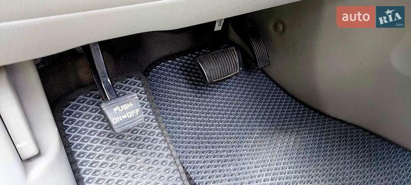 Минивэн Kia Carnival 2016 в Ивано-Франковске